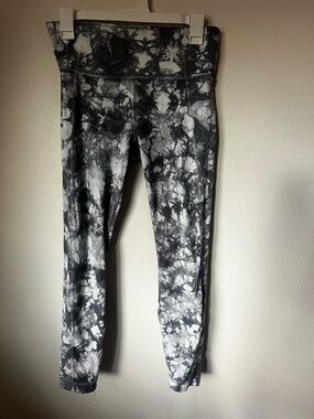 Athleta Tie Dye Leggings Medium Gray Black High Rise Athletic Workout Pants
